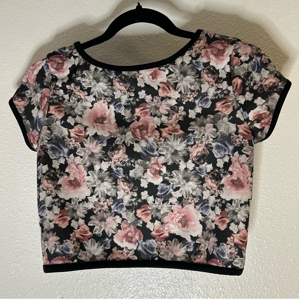 Xhilaration Floral Crop Top Size Small Petite